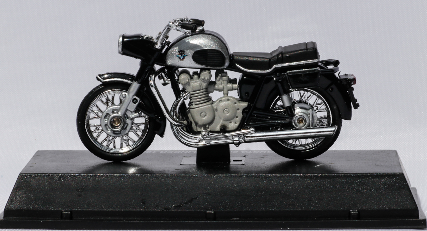 Newray 1-32 MV Agusta 600